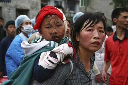 Жертвами сильного землетрясения в Китае стали более 300 человек