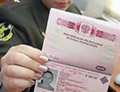 Детям, вписанным в паспорта родителей, разрешили выезд за границу