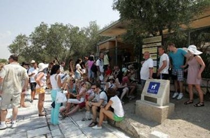 Туристы не смогли попасть в Акрополь
