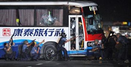 Штурм туристического автобуса закончился гибелью туристов-заложников