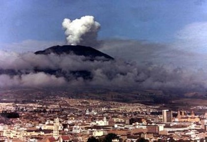 В Колумбии проснулся вулкан, эвакуируются тысячи туристов