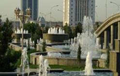Самый крупный в мире фонтанный комплекс находится в Ашхабаде