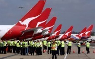 Голый пассажир напал на авиалайнер в Австралии