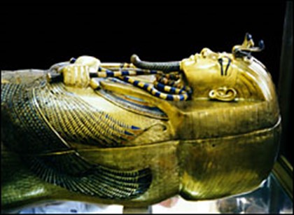 В Египте раскопали статую Аменхотепа III