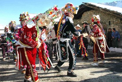 В Аосте традиционный праздник горных карнавалов