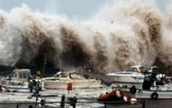 На Японию после землетрясения идет цунами + (видео)