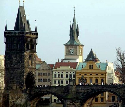 В Праге Карлов мост станет красочнее