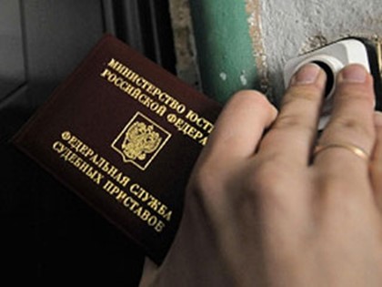Жителей Москвы лишают загранпаспортов за долги