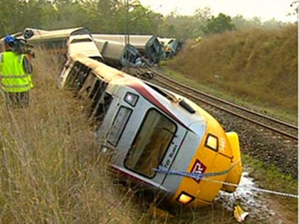 Поезд с туристами попал в аварию на Тайване