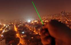 Хулиганы продолжают лазерные атаки на самолеты