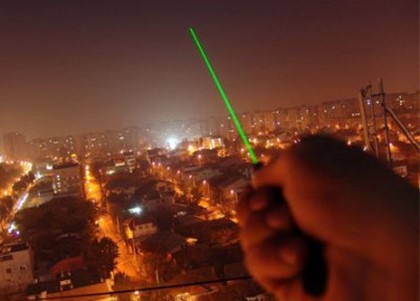 Хулиганы продолжают лазерные атаки на самолеты