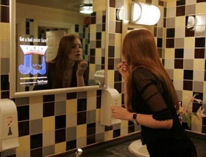 Рекламные зеркала появятся в аэропортовских туалетах