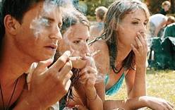 Больше половины испанцев против курения на пляжах