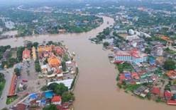 В Таиланде затопило курорты