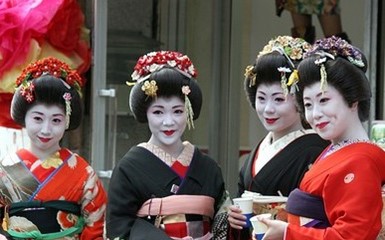 Японский курорт заманит туристов гейшами