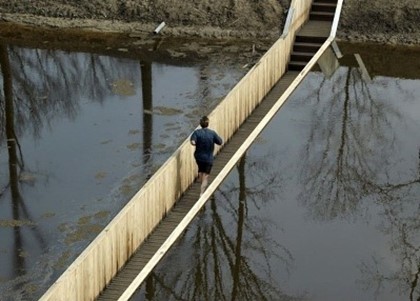 В Голландии появился невидимый мост