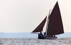 На гонку в Абу-Даби вышла столетняя лодка