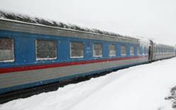 Чехию и Словакию разделило снегопадом