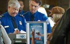 Пожилых туристов перестанут мучить в аэропортах