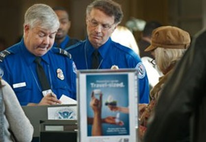 Пожилых туристов перестанут мучить в аэропортах