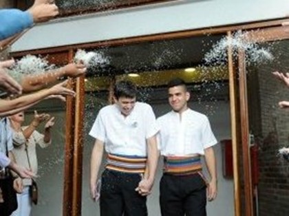 В Аргентине стали женить однополых туристов