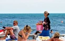 На пляжах в Крыму запретят шаурму