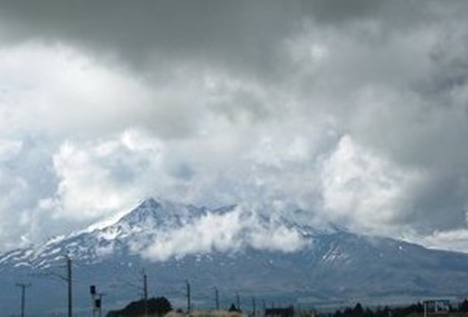 В Новой Зеландии извергся популярный вулкан