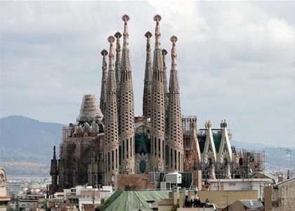 Власти Барселоны гонят торговцев от храма