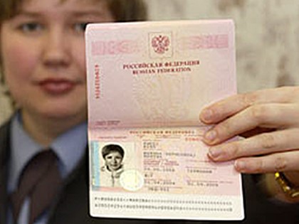 Для получения загранпаспорта россиян хотят обязать сдавать экзамен по этикету