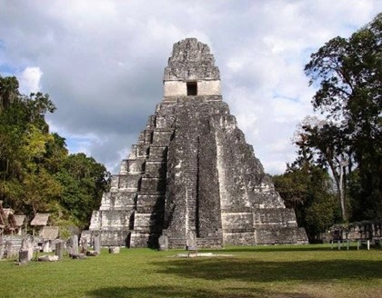 Гватемала встречает «конец света» церемониями очищения священных мест