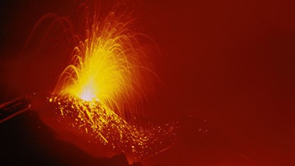 Три вулкана извергаются на Камчатке