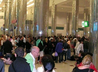 Ожидание виз в аэропорту Дубая задержалось на 12 часов