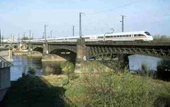 Проблемы с мостом через Эльбу привели к отмене поездов