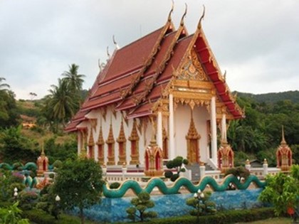 Русский турист разбил статуи тайского храма, потому что был зол и пьян