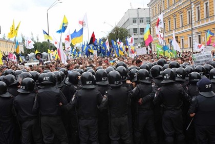В Киеве в результате ночных беспорядков пострадали больше 250 человек