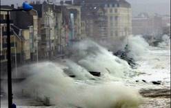 Сильнейший ураган в Европе унес жизни 10 человек