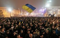 Акции протеста в Украине раскололи страну на две части