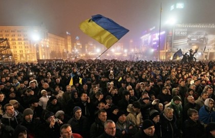 Акции протеста в Украине раскололи страну на две части