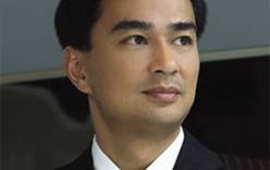 Лидер тайской оппозиции обвиняется в убийстве 92 человек