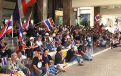 Тайская оппозиция согласилась вести переговоры с властями