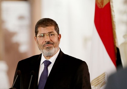 Экс-президент Египта предстанет перед судом по обвинению в терроризме