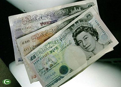 Великобритания переходит на пластиковые деньги