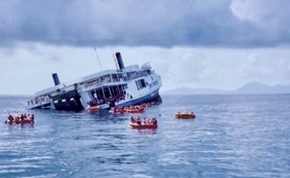 В Индии затонул туристический паром, 22 человека погибли