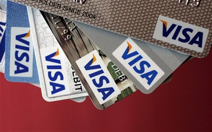 Расплачиваться картами Visa за границей станет дороже