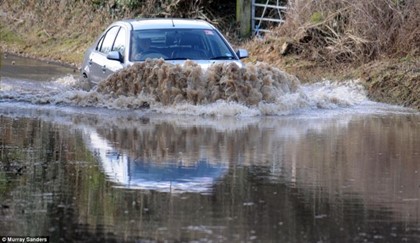 Из-за наводнений в Великобритании объявлен режим ЧП