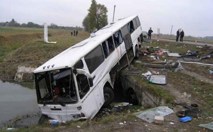 В Египте при столкновении автобуса с грузовиком погибли 16 человек