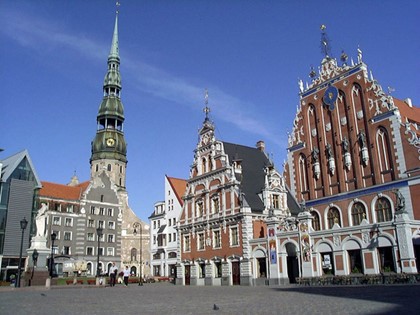 Латвия и Эстония не готовы отказаться от денег российских туристов