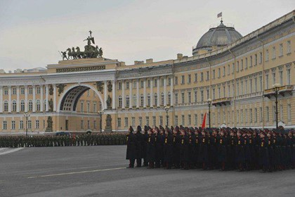 Военные обещают пробки в центре Санкт-Петербурга