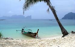На курортах Таиланда отменен комендантский час