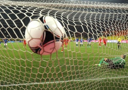 В Китае футбольный болельщик умер перед телевизором из-за недостатка сна